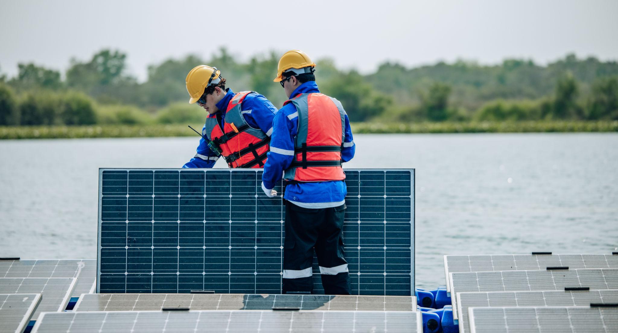 Floating solar panel installation